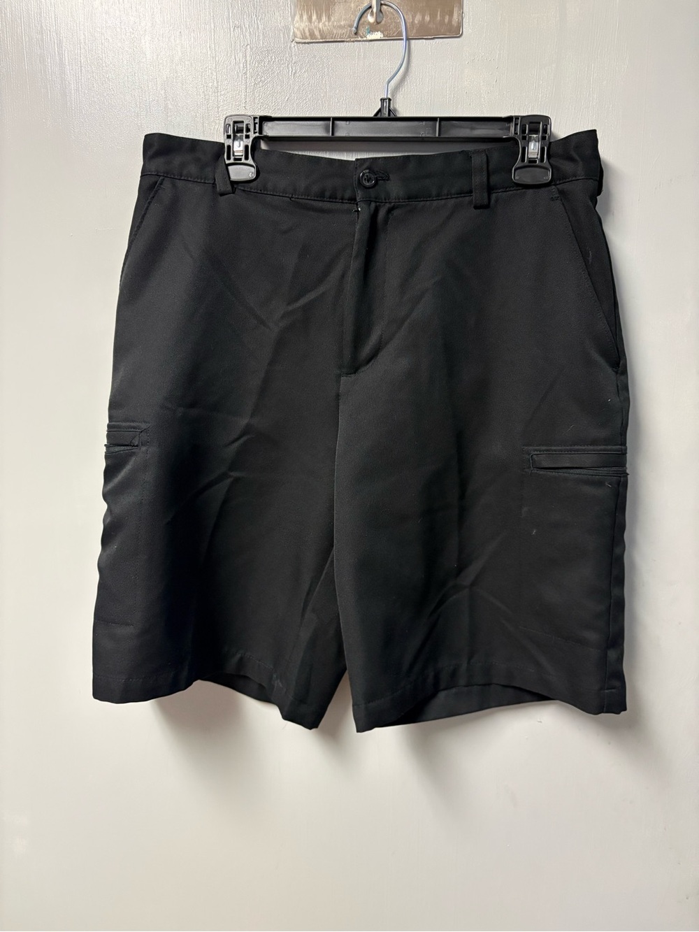 IZOD Men's Black Performance Golf Cargo Shorts size 33 waist